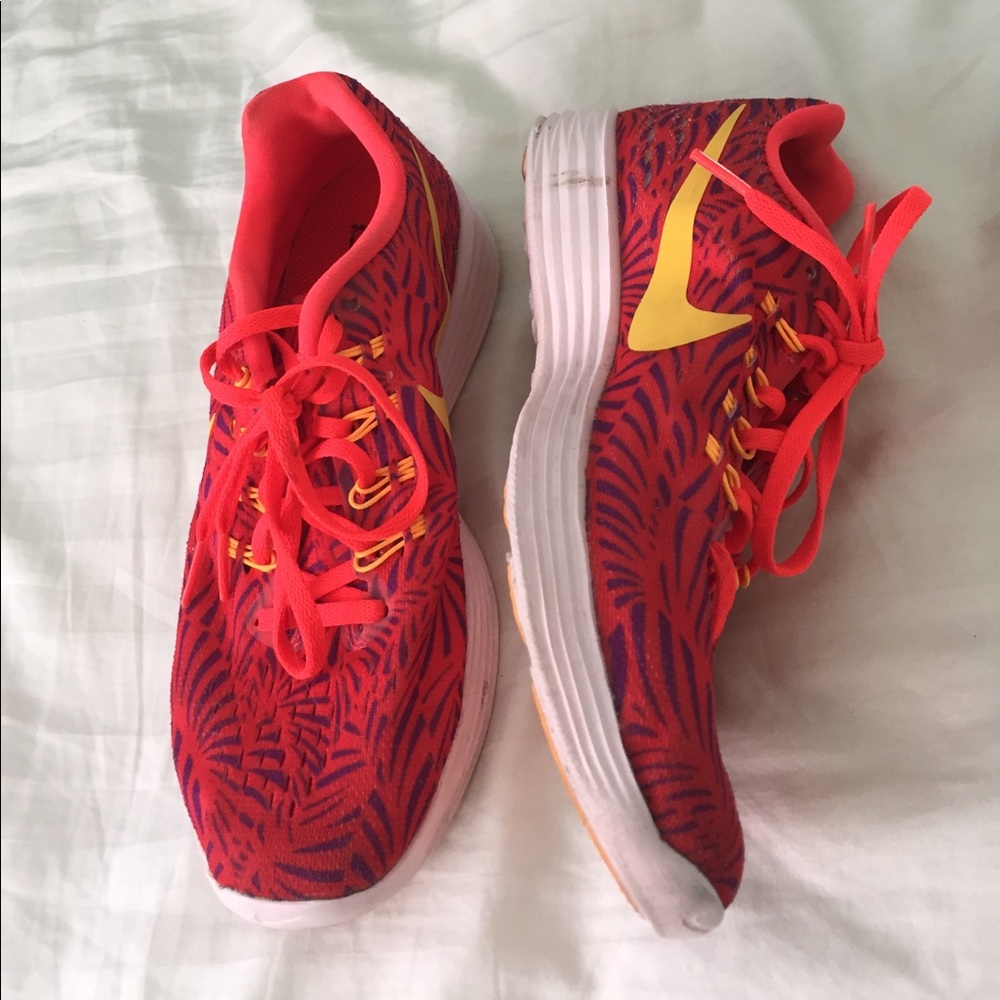 Nike run easy sneakers