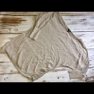 ✨EXPRESS cream and gold thread top