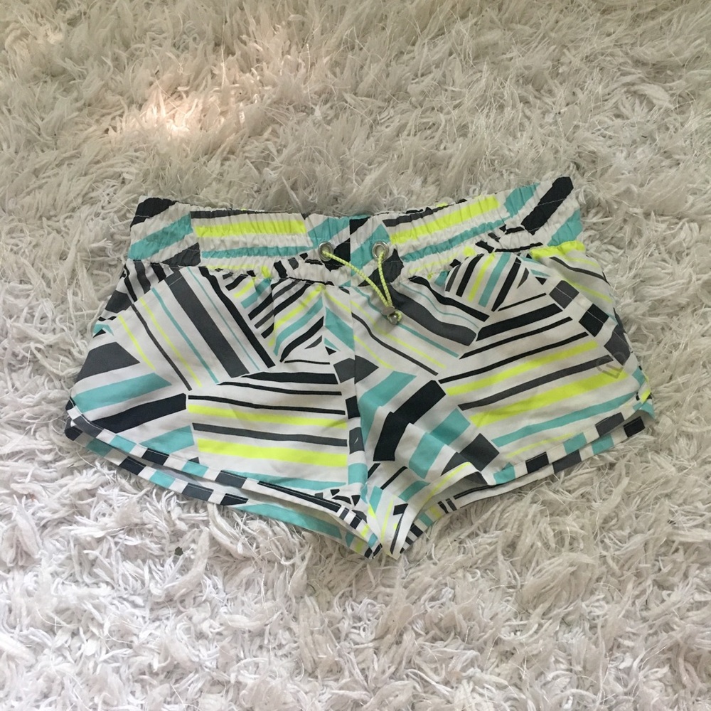 Geometric running shorts