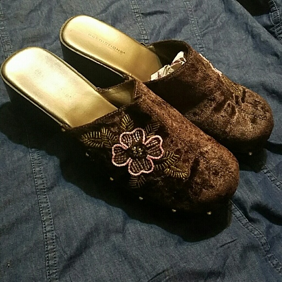 Shoes - Brown Faux Crushed Velvet Clogs/Muleshoe. Sz.11