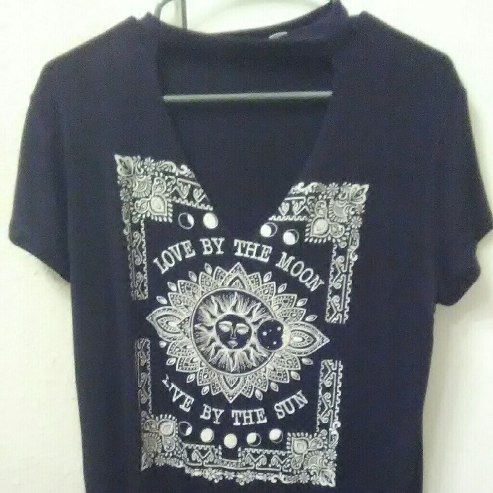 Nwot french pastry choker top with sun design L