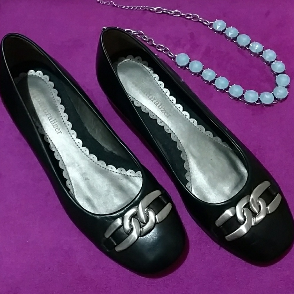 Naturalizer Black Flats w/Buckle, size 6M