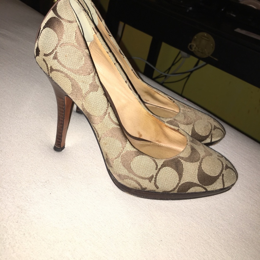 Coach Pump heels