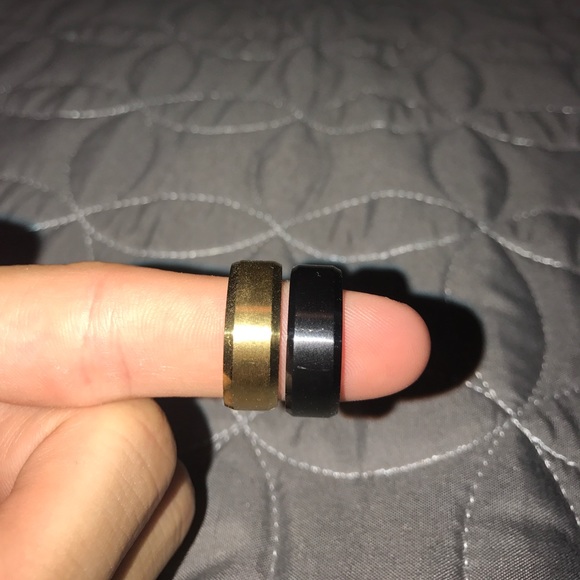 Black and gold rings - Picture 3 of 3