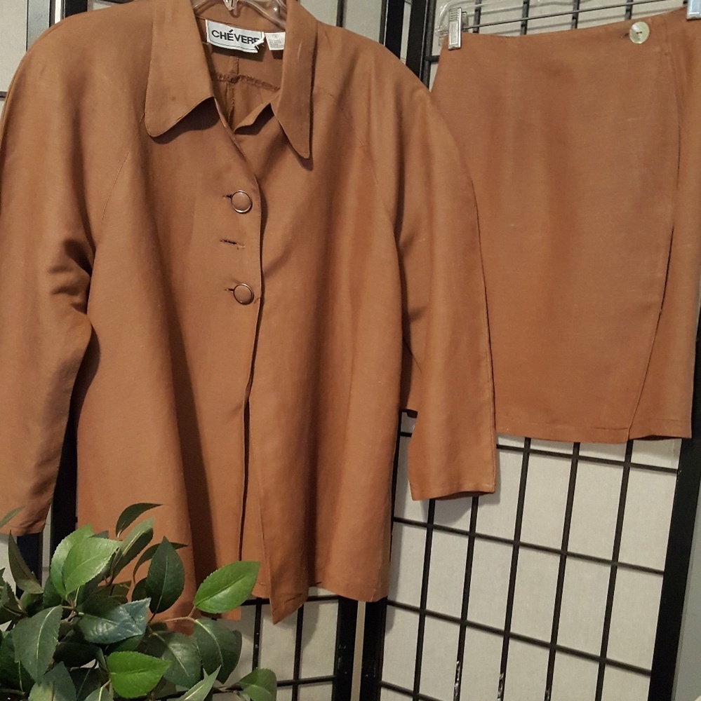 Classy 2piece mini skirt, flare rust color jacket.