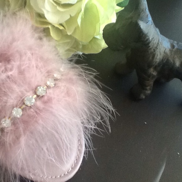 Pink 💖 Sparkly Bling Furry Slippers NIB - Picture 3 of 3
