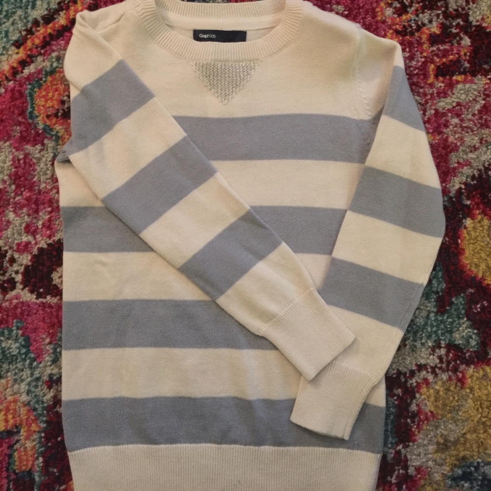 Gap sweater
