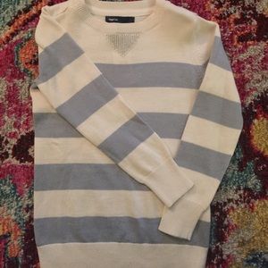 Gap sweater