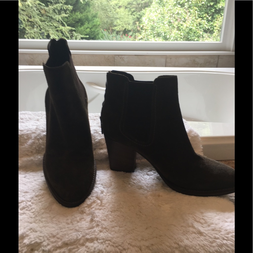 Aquatalia  Hunter Green Suede Booties