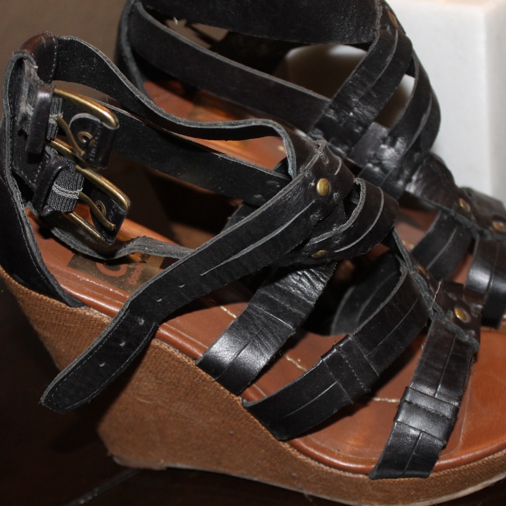 black/tan wedges