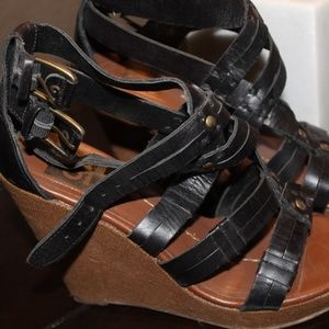 black/tan wedges