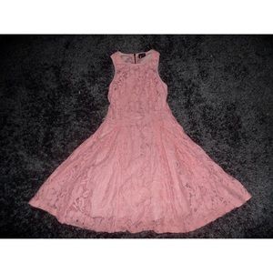 Sleeveless light pink dress