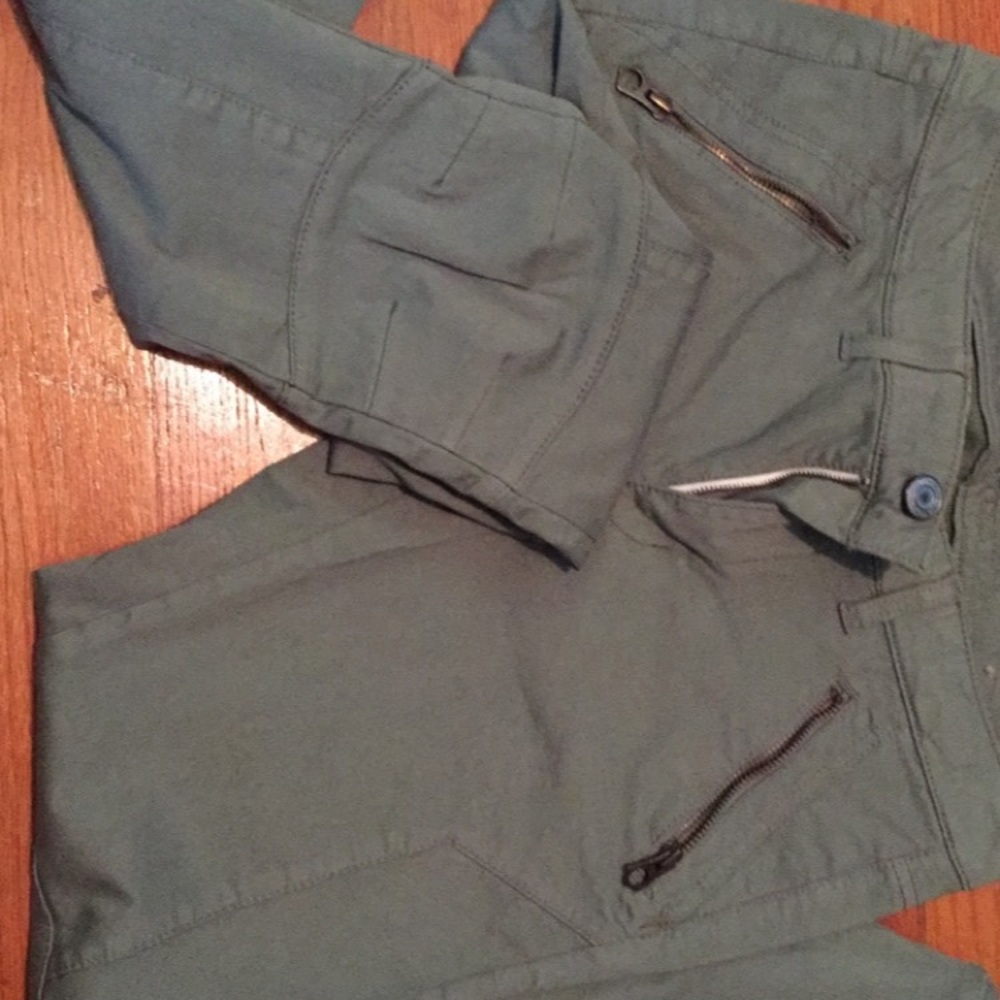 Skinny jeans. Olive green