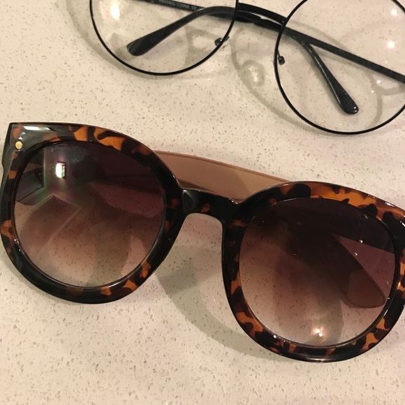 Assorted glasses and frames - Picture 2 of 8