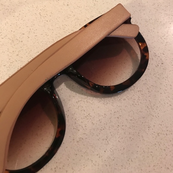 Assorted glasses and frames - Picture 3 of 8