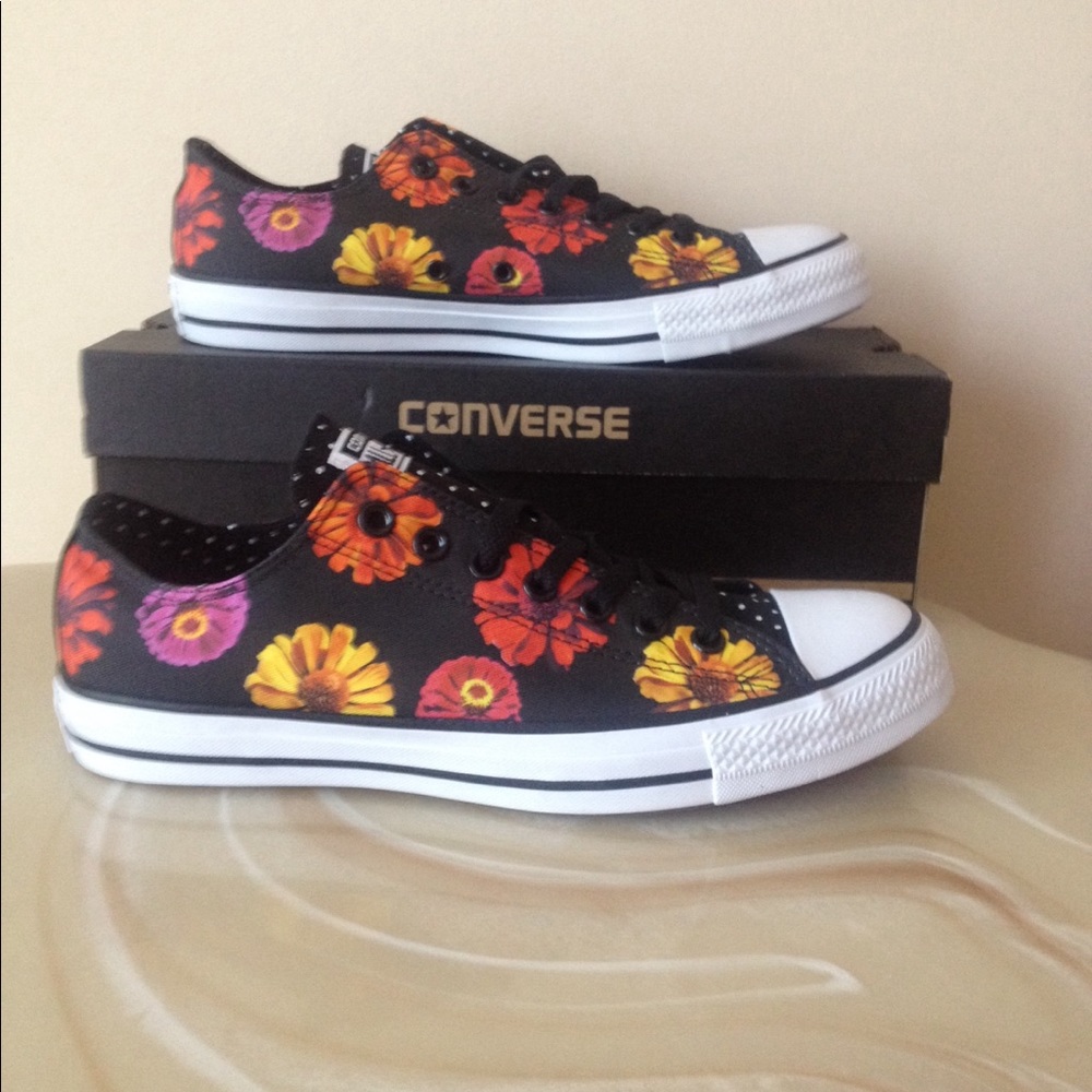 NWT Converse chuck taylor all star low  top - Picture 2 of 7