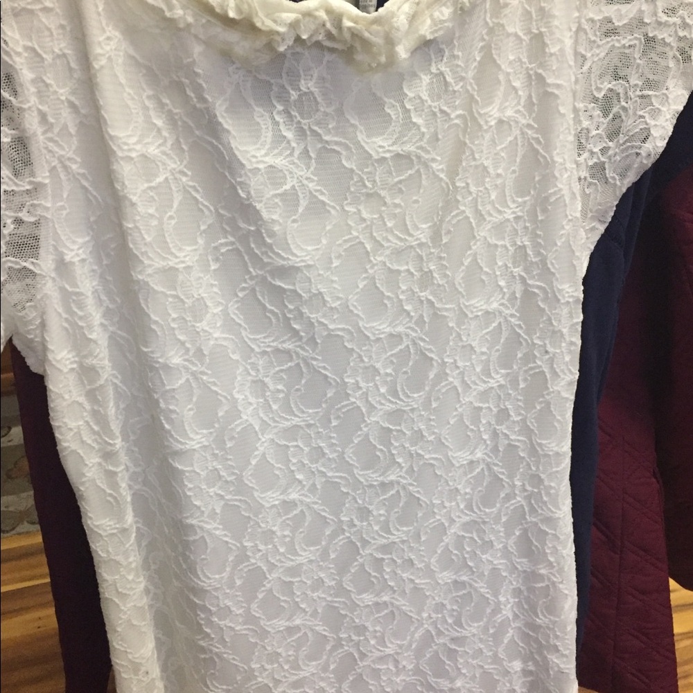 White lace blouse - Picture 3 of 3