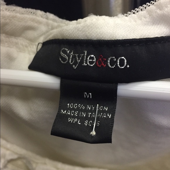 White lace blouse - Picture 2 of 3