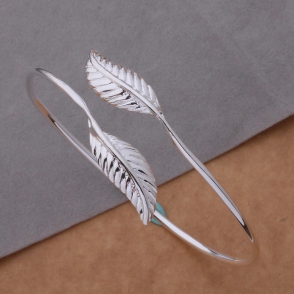 Silver Leaf 🍃 Adjustable Bangle Bracelet