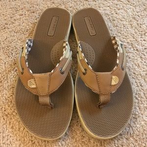 New Sperry flip flop sandals