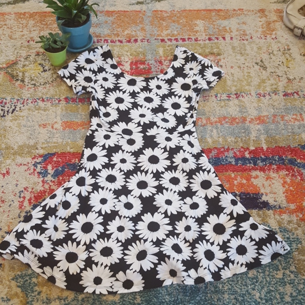 Daisy print Skater dress!