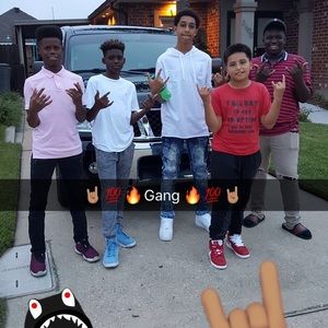 Meet your Posher, Derrick