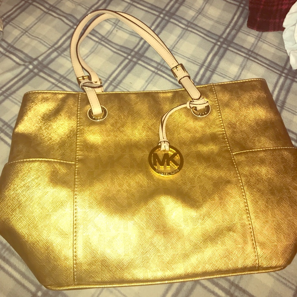 Micheal Kors purse