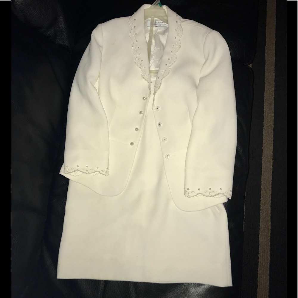 WHITE ELIE TAHARI SUIT