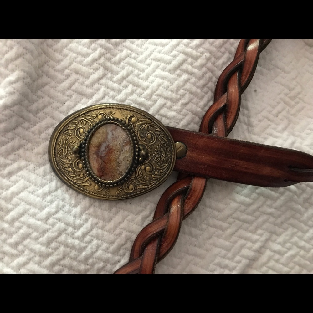 Genuine leather brown belt with stunning buckle.