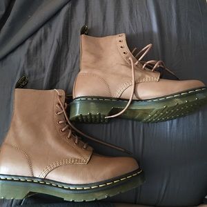 NWOT. Dr. Martens. Final Drop!!