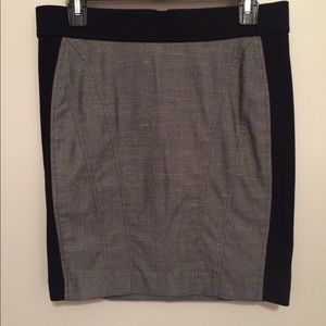 BEBE Skirt size 6 EUC  black & gray