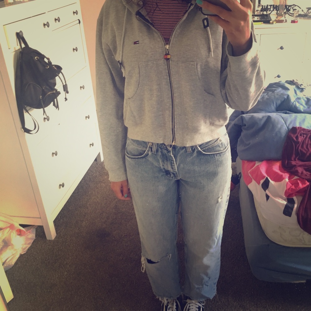 Vintage Tommy Hilfiger cropped sweatshirt