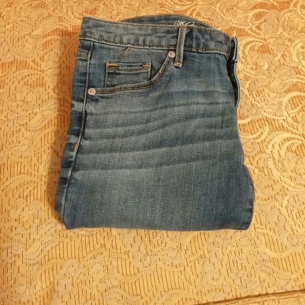Mid-rise Straight Jeans