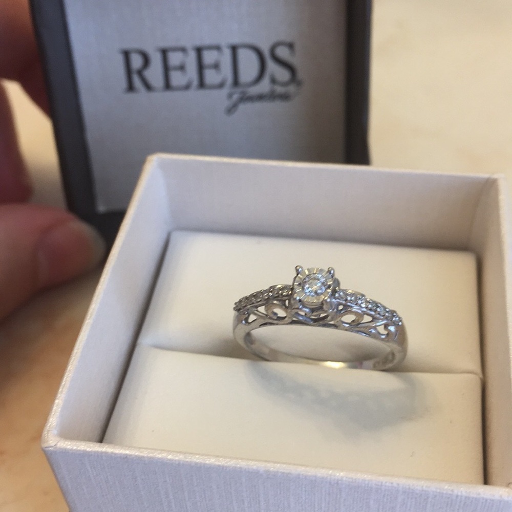 Promise/engagement ring - Picture 2 of 5
