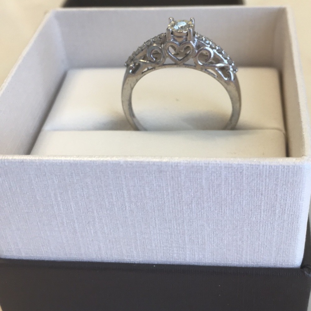 Promise/engagement ring - Picture 3 of 5