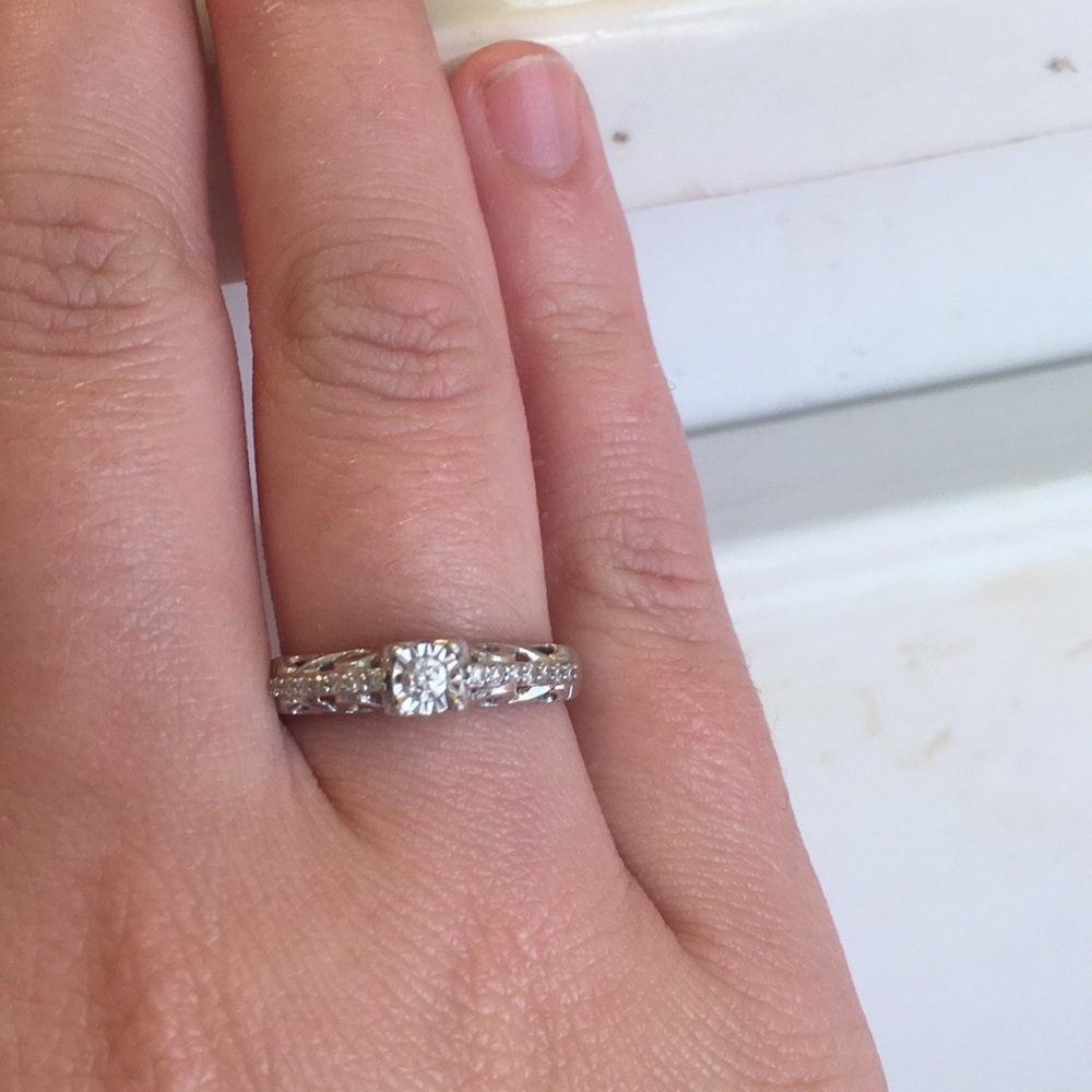 Promise/engagement ring - Picture 5 of 5