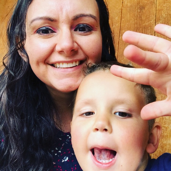 Meet your Posher, Amanda - Picture 3 of 5