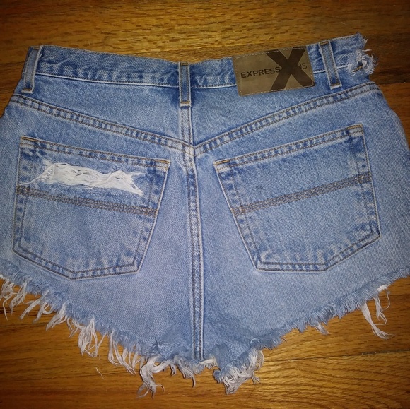 Distressed jean shorts - Picture 2 of 6