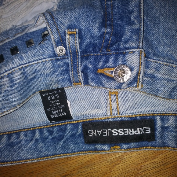 Distressed jean shorts - Picture 3 of 6