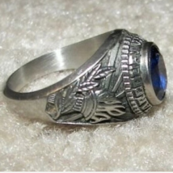 Class Ring - Picture 2 of 2