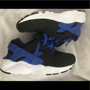 Nike Huaraches 6y / 7.5 womens