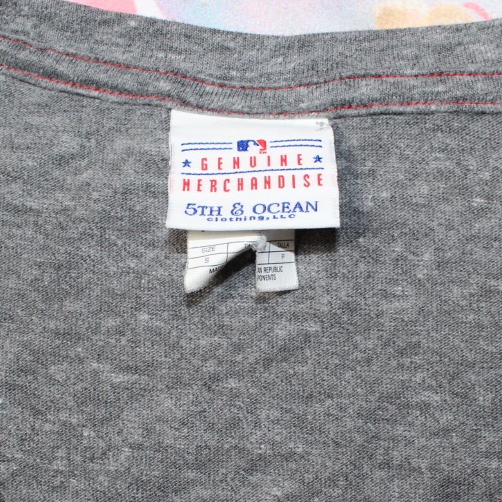 Cincinnati Reds Grey Metallic V-Neck Tee - Picture 4 of 4