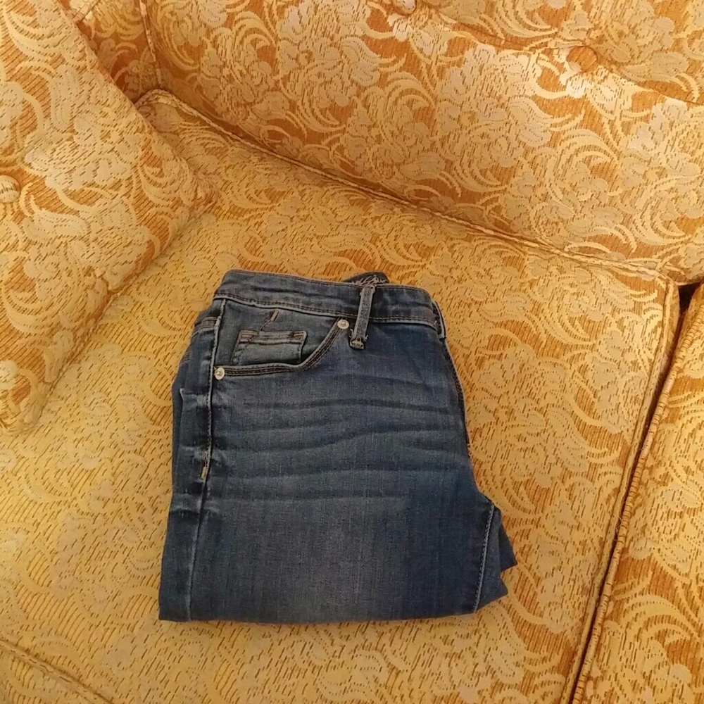 Mid-rise Straight Jeans