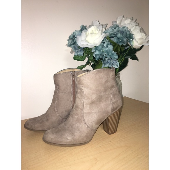 Express Ankle Booties π’ - Picture 2 of 4