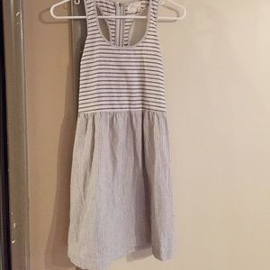 Striped dress with zipper and pockets