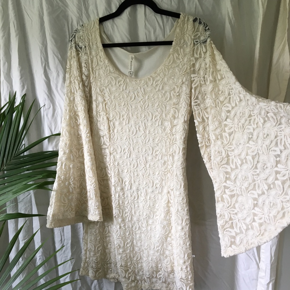 size medium lace bell sleeve dress