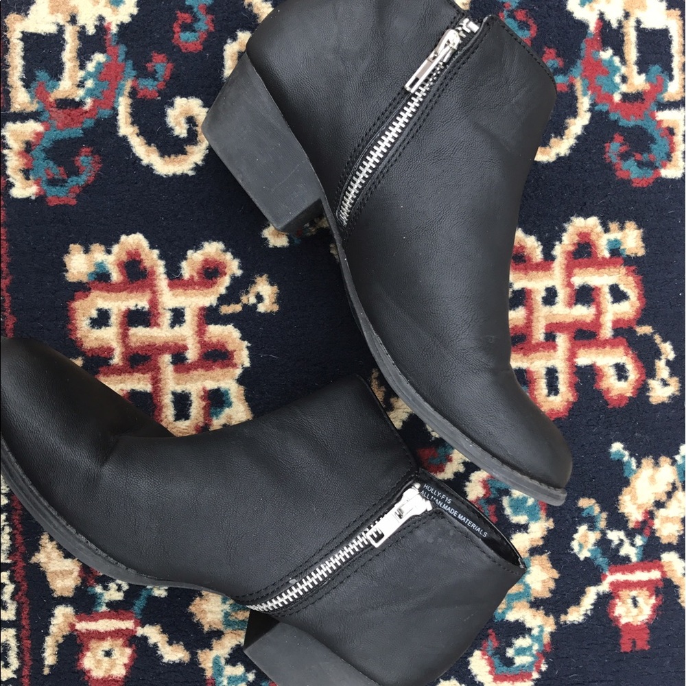 Faux Leather Zipper Moto Booties