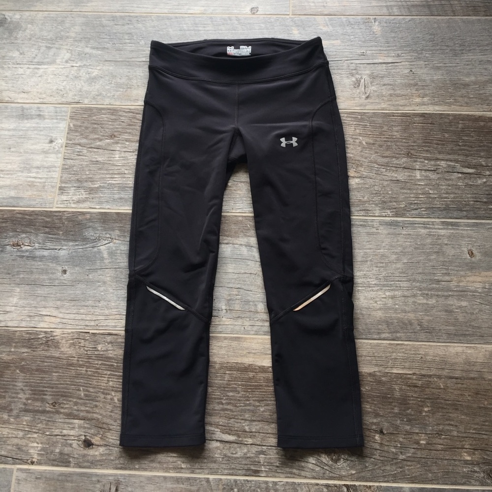 Under Armor Compression Cropped Tights Size Small - image 1