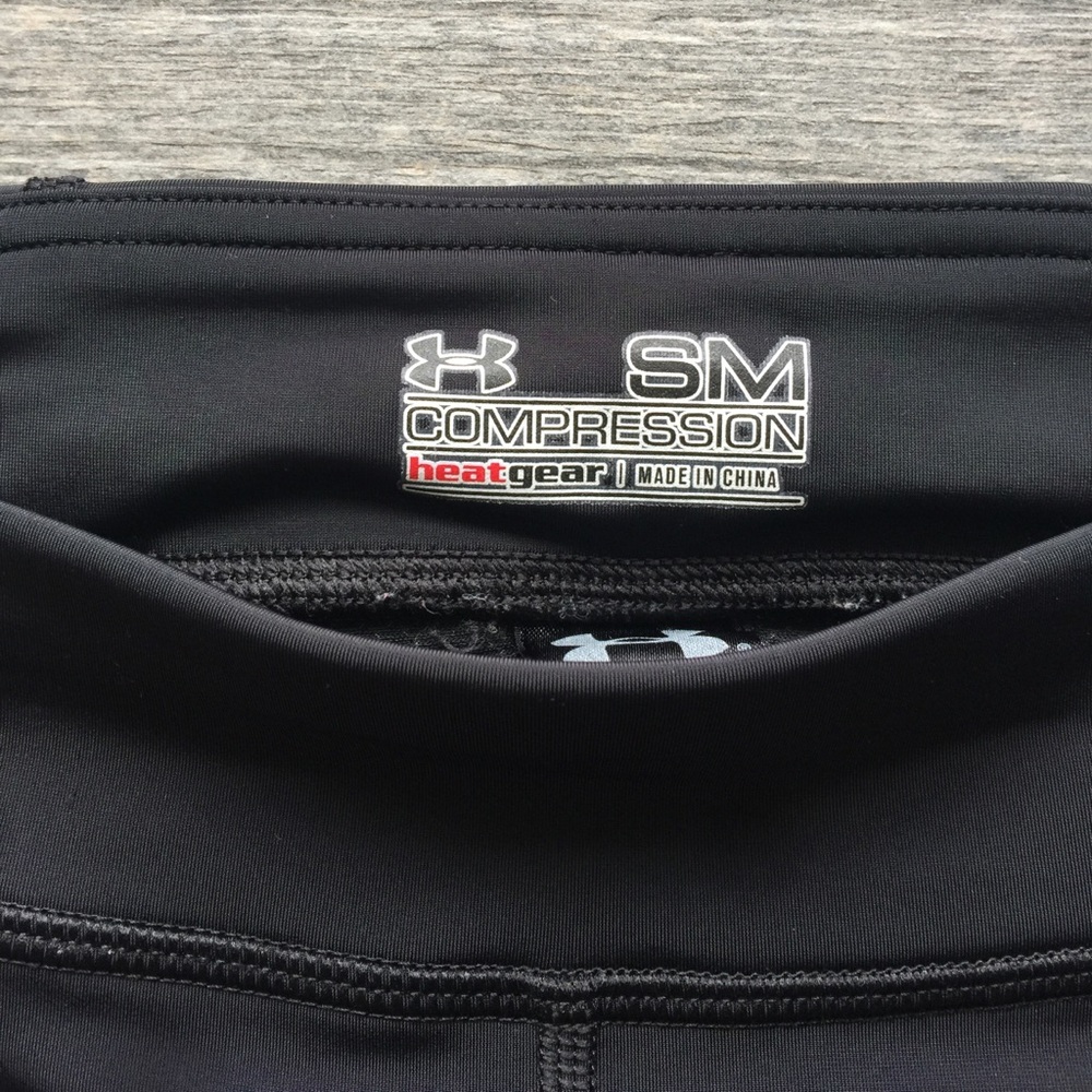 Under Armor Compression Cropped Tights Size Small - image 2