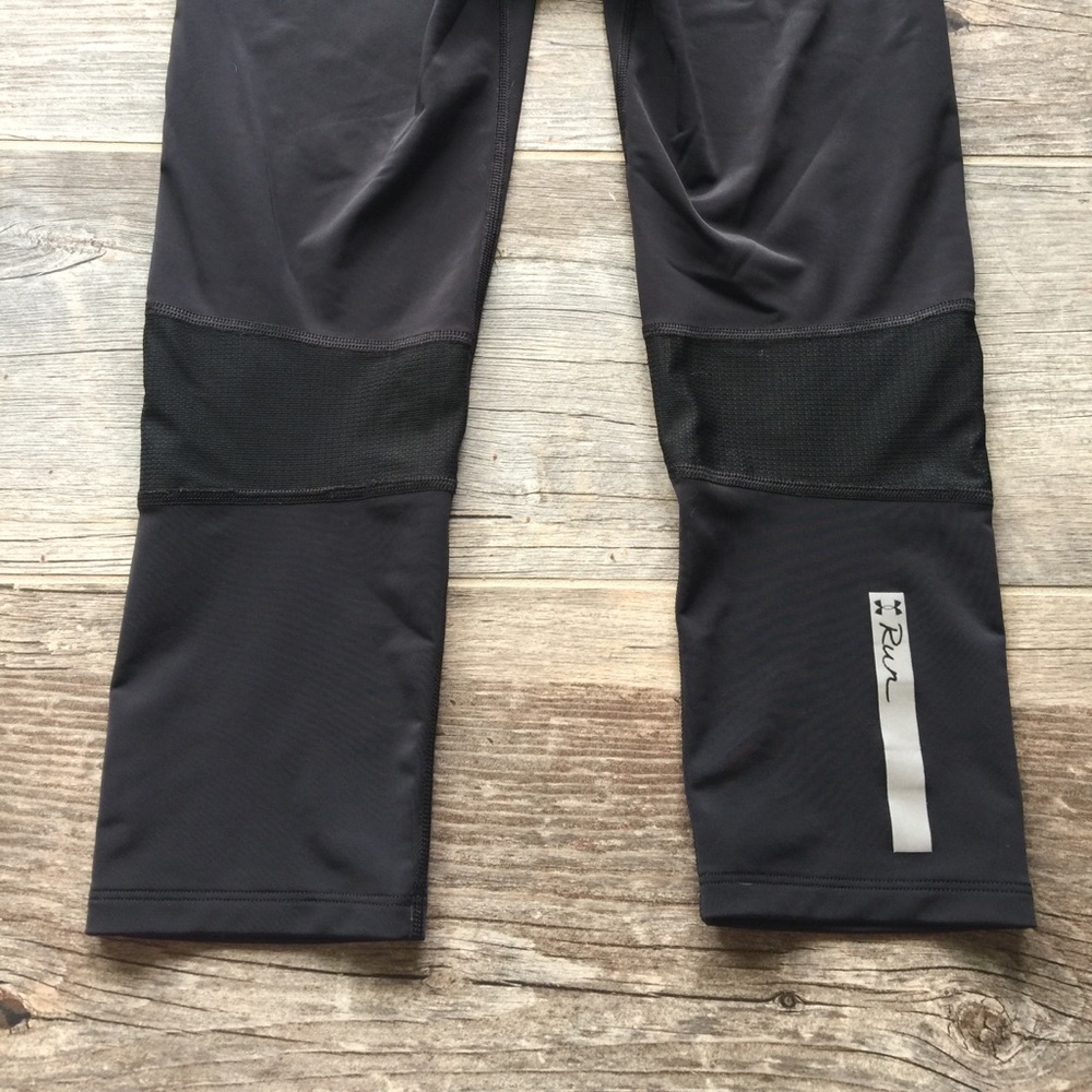 Under Armor Compression Cropped Tights Size Small - image 7